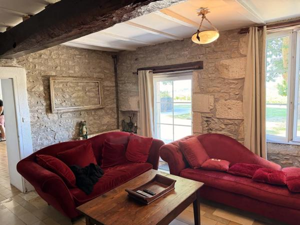 Vente                                                      Maison
                        
                     16 pièces                      400 m2                     à La Réole