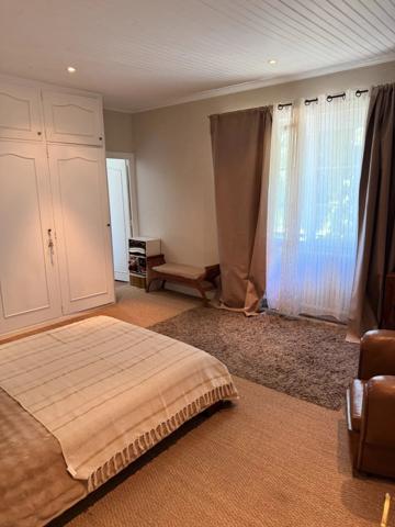 Vente                                                      Maison
                        
                     16 pièces                      400 m2                     à La Réole