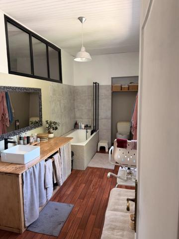 Vente                                                      Maison
                        
                     16 pièces                      400 m2                     à La Réole