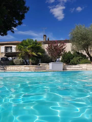 Vente                                                      Maison
                        
                     16 pièces                      400 m2                     à La Réole