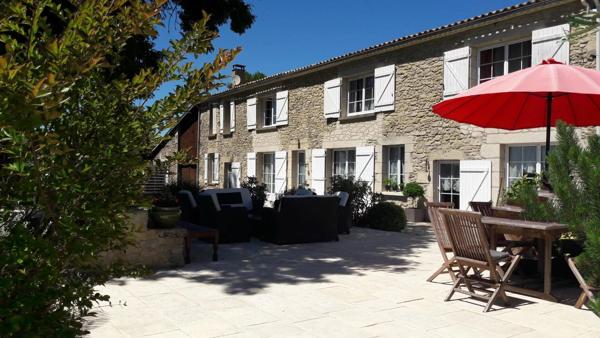 Vente                                                      Maison
                        
                     16 pièces                      400 m2                     à La Réole