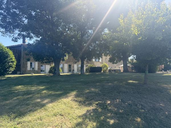 Vente                                                      Maison
                        
                     16 pièces                      400 m2                     à La Réole