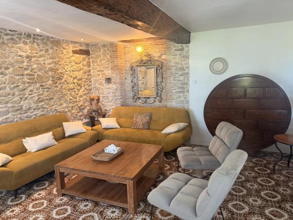 Vente                                                      Maison
                        
                     16 pièces                      400 m2                     à La Réole