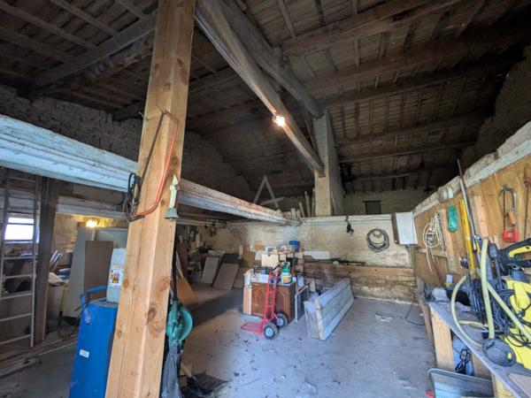 Au cur de Matha  Élégante charentaise rénovée avec dépendances