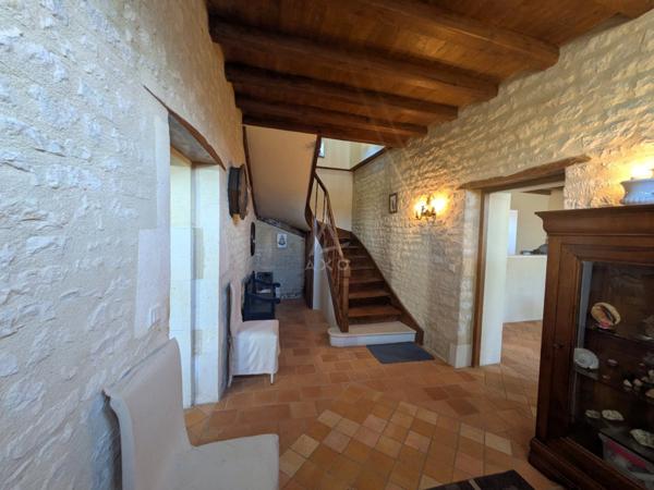 Au cur de Matha  Élégante charentaise rénovée avec dépendances