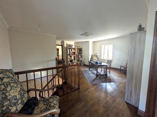 Au cur de Matha  Élégante charentaise rénovée avec dépendances