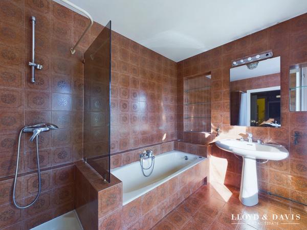 Maison familiale de charme au Vésinet – 7 chambres – Parc paysager 1 500 m²