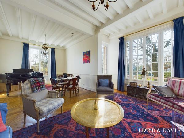 Maison familiale de charme au Vésinet – 7 chambres – Parc paysager 1 500 m²