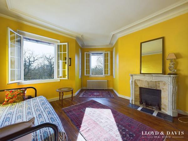 Maison familiale de charme au Vésinet – 7 chambres – Parc paysager 1 500 m²