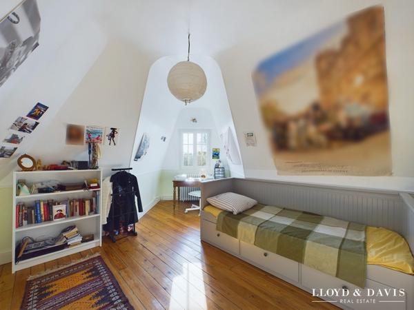 Maison familiale de charme au Vésinet – 7 chambres – Parc paysager 1 500 m²