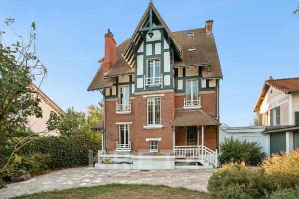 Saint-Cloud – Demeure familiale avec vaste jardin et potentiel