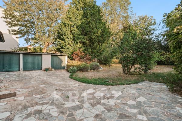 Saint-Cloud – Demeure familiale avec vaste jardin et potentiel