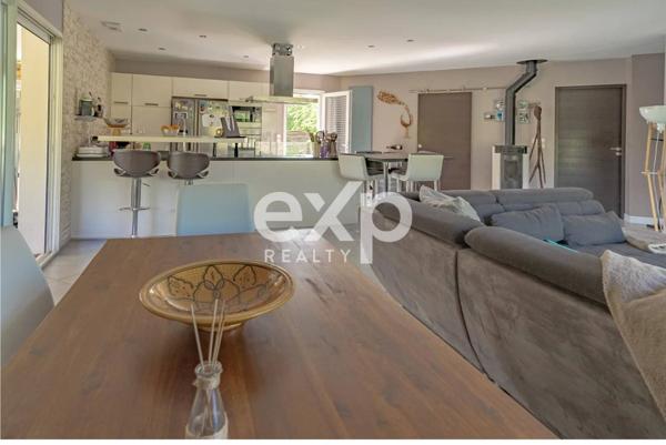 Maison familiale avec piscine et dépendance, cadre naturel préservé