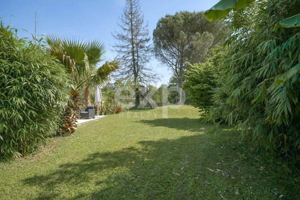 Maison familiale avec piscine et dépendance, cadre naturel préservé