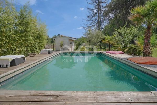 Maison familiale avec piscine et dépendance, cadre naturel préservé