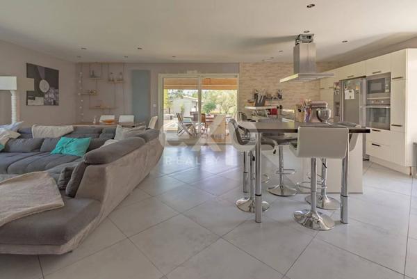 Maison familiale avec piscine et dépendance, cadre naturel préservé