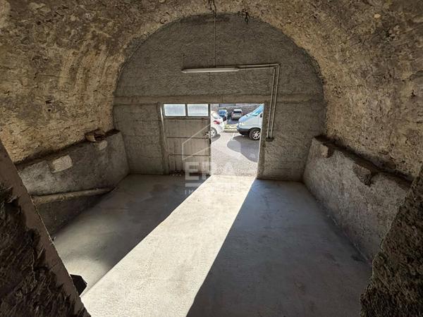 Espace de stockage 50m² - CHATEAU ARNOUX