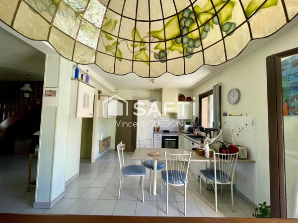 Maison avec piscine et Grand garage