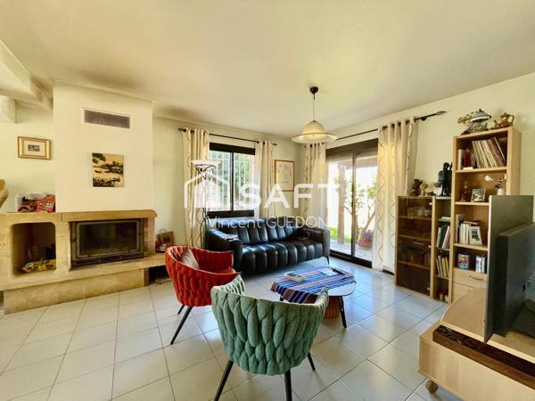 Maison avec piscine et Grand garage