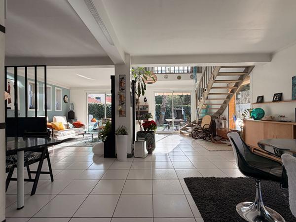 CANET PLAGE - MAISON 183m² - TROIS FACES AVEC PISCINE ET SPA