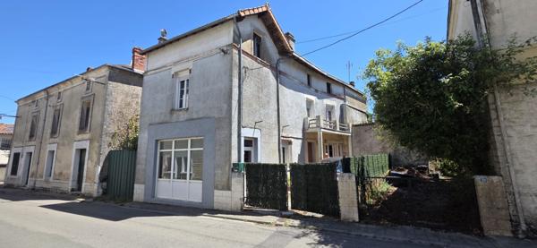 Maison de bourg 135m², 3 chambres à Champagne Mouton (16350)