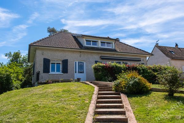 Maison familiale à Fontaines de 195 m² avec 5 chambres