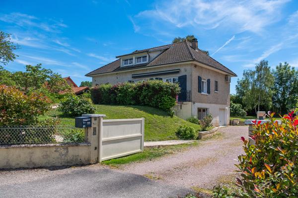 Maison familiale à Fontaines de 195 m² avec 5 chambres