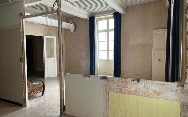 Appartement à vendre    5 pièces • 255,40 m2 Aubenas