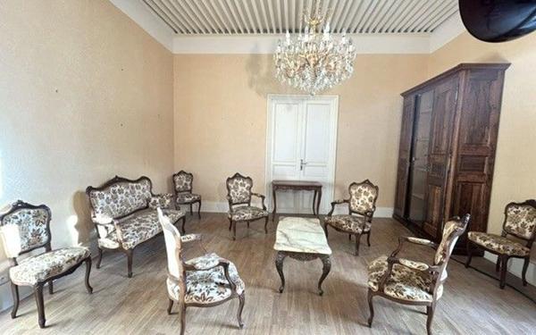 Appartement à vendre    5 pièces • 255,40 m2 Aubenas