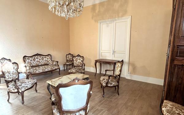 Appartement à vendre    5 pièces • 255,40 m2 Aubenas