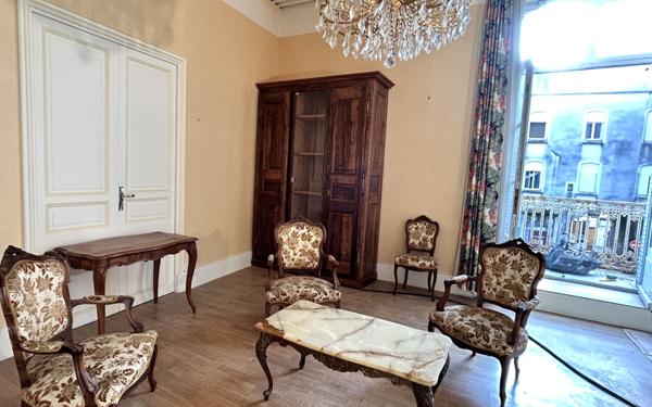 Appartement à vendre    5 pièces • 255,40 m2 Aubenas