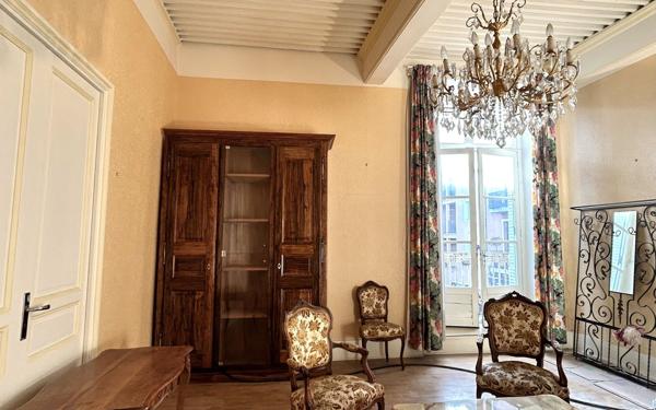 Appartement à vendre    5 pièces • 255,40 m2 Aubenas