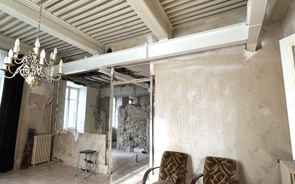 Appartement à vendre    5 pièces • 255,40 m2 Aubenas