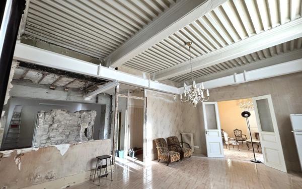 Appartement à vendre    5 pièces • 255,40 m2 Aubenas