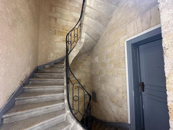 À VENDRE – T2 de 51 m² avec Chambre Étudiante de 11m² – Bordeaux Centre Historique
