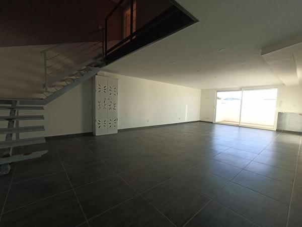 Local Artisanal 103m² sur 464m² de terrain, Pierrelatte 116 600HAI