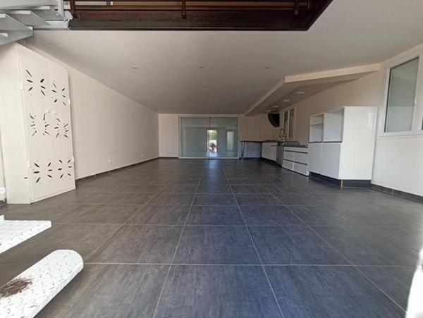 Local Artisanal 103m² sur 464m² de terrain, Pierrelatte 116 600HAI