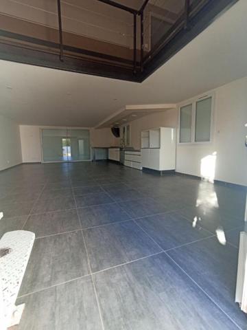 Local Artisanal 103m² sur 464m² de terrain, Pierrelatte 116 600HAI