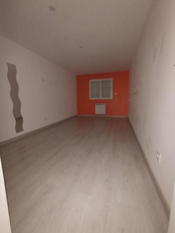 Local Artisanal 103m² sur 464m² de terrain, Pierrelatte 116 600HAI