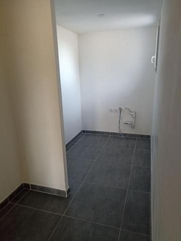 Local Artisanal 103m² sur 464m² de terrain, Pierrelatte 116 600HAI