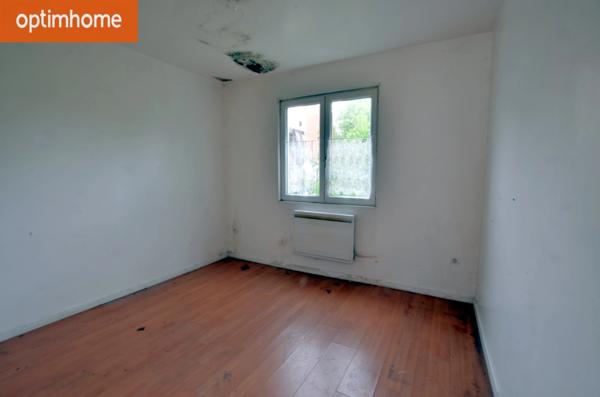 À découvrir à Lens, cet appartement T2 en rez-de-chaussée, idéal pour un premier achat, un investissement locatif ou un pied-à-terre.