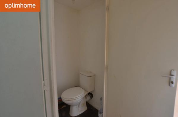 À découvrir à Lens, cet appartement T2 en rez-de-chaussée, idéal pour un premier achat, un investissement locatif ou un pied-à-terre.