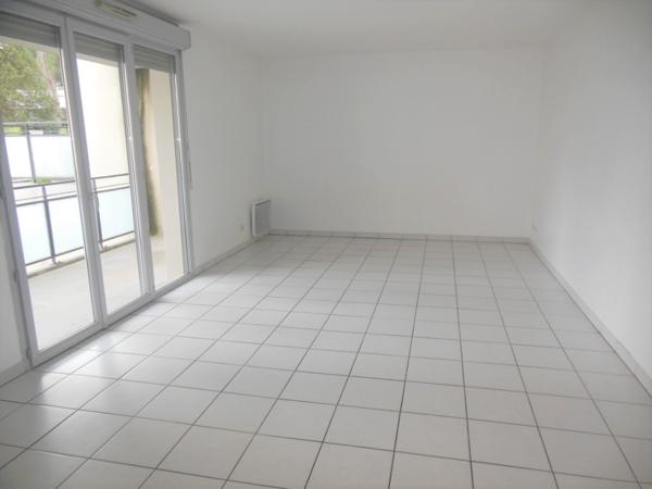Toulouse 31500 Quartier JOLIMONT Sans frais agence Agréable T4 récent de 83.58m² très grand séjour, cuisine séparée, avec terrasse de 12.35m² 2 places de parking en sous sol