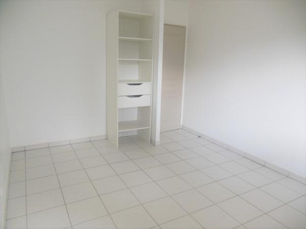 Toulouse 31500 Quartier JOLIMONT Sans frais agence Agréable T4 récent de 83.58m² très grand séjour, cuisine séparée, avec terrasse de 12.35m² 2 places de parking en sous sol