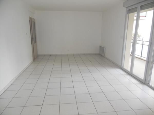 Toulouse 31500 Quartier JOLIMONT Sans frais agence Agréable T4 récent de 83.58m² très grand séjour, cuisine séparée, avec terrasse de 12.35m² 2 places de parking en sous sol