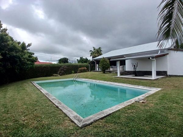 Belle villa familiale de 122 m² avec piscine sur terrain arboré  de 1230 m² à Saint-Benoît (97470)