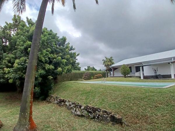 Belle villa familiale de 122 m² avec piscine sur terrain arboré  de 1230 m² à Saint-Benoît (97470)
