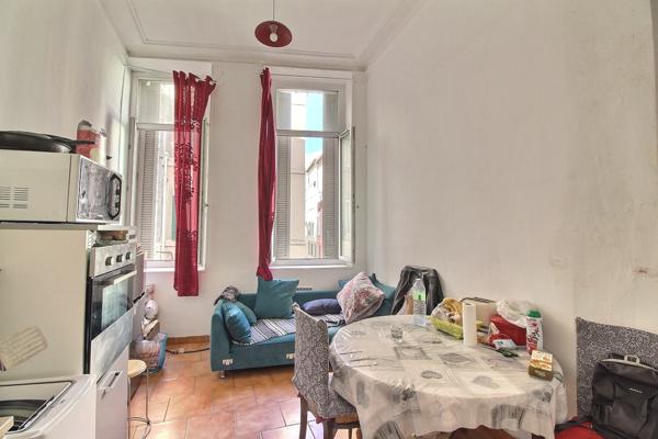 Marseille (13002) Marseille République /panier T2 immeuble ancien