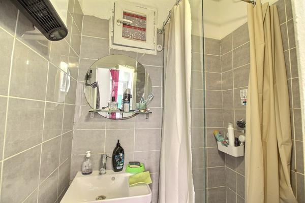 Marseille (13002) Marseille République /panier T2 immeuble ancien