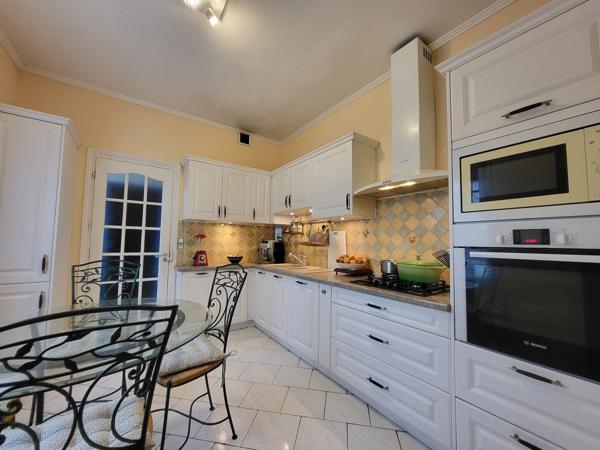 Maison T5 avec terrain de 1270m² et nombreuses dépendances